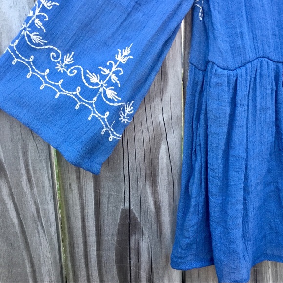 Altar’d State Boho Peasant Shirt Top Blue White Detail Sz. Small - Picture 5 of 5